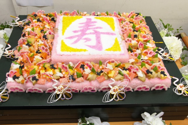和婚のおふたりにオススメするのはコレ ケーキカットの代わりに スタッフブログ ブライダルステージ デュオ グランシャリオ 公式 新潟県新潟市の結婚式場