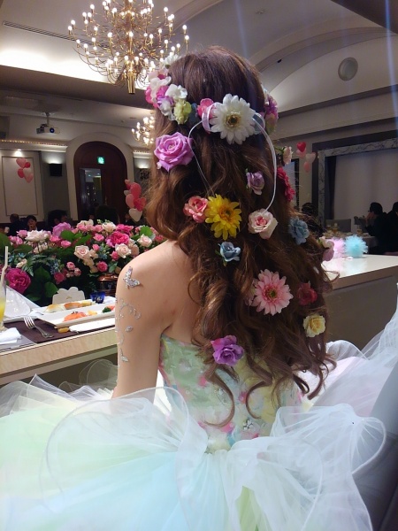 結婚式での花嫁ヘアアレンジ ヘアチェンジってどのタイミングで行うもの スタッフブログ 公式 ブライダルステージデュオ グランシャリオ 新潟県新潟市の結婚式 結婚式場