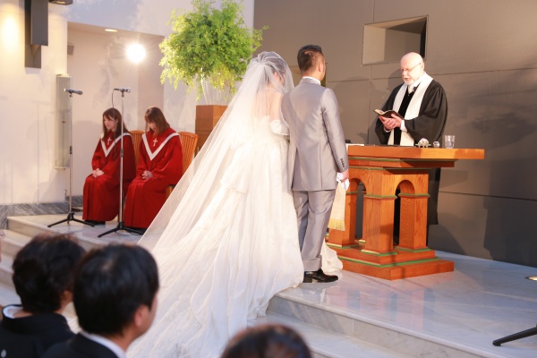 新潟市結婚式場ブライダルステージデュオ　新郎新婦　チャペル