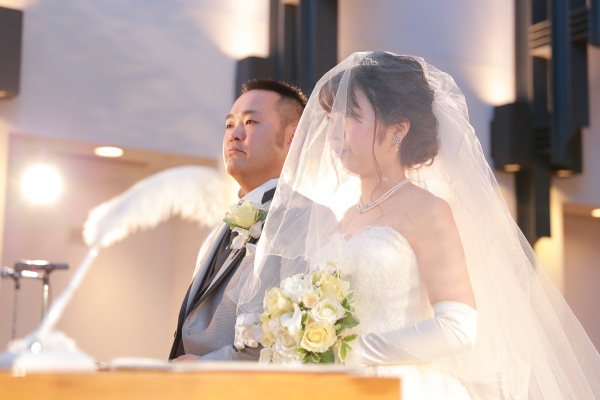 新潟市結婚式場ブライダルステージデュオ　新郎新婦　チャペル