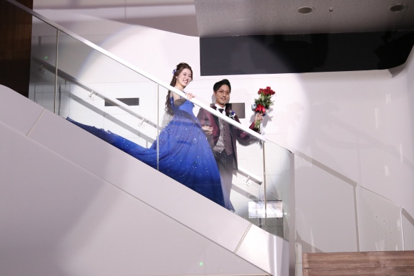 新潟市結婚式場ブライダルステージデュオ　　階段入場