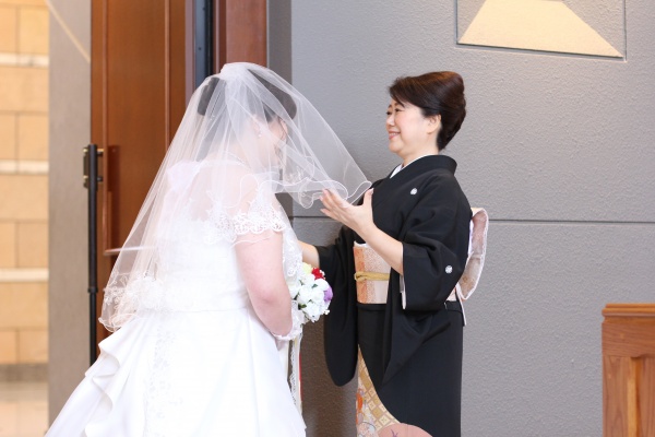 新潟市結婚式場ブライダルステージデュオ　新婦　チャペル　ベールダウン
