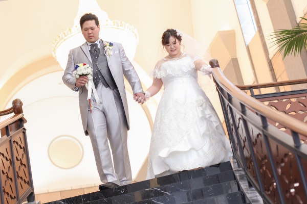 新潟市結婚式場ブライダルステージデュオ　新婦　アフターセレモニー　　大階段