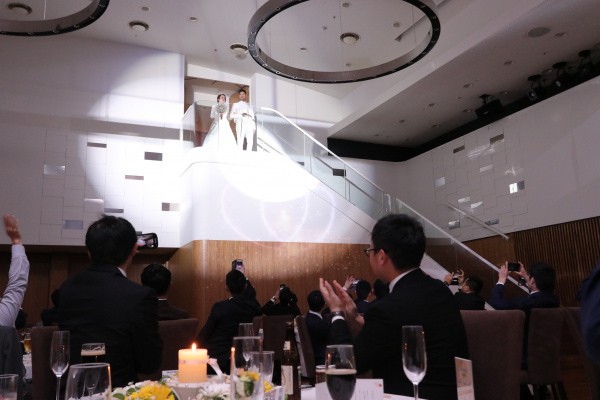 新潟市結婚式場ブライダルステージデュオ　階段入場