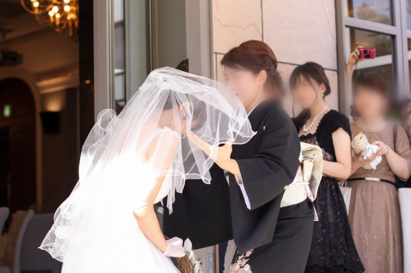 新潟市結婚式場ブライダルステージデュオ　新郎新婦　ガーデン