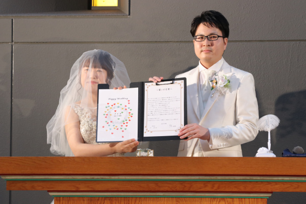 新潟市結婚式場ブライダルステージデュオ　新郎新婦　チャペル　人前式