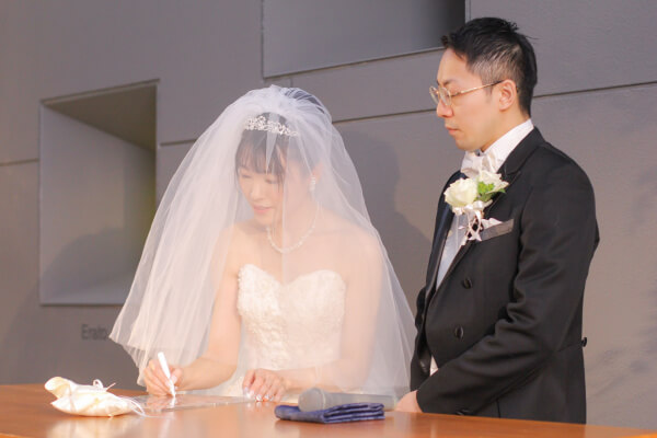 新潟市結婚式場ブライダルステージデュオ　新郎新婦　チャペル　人前式
